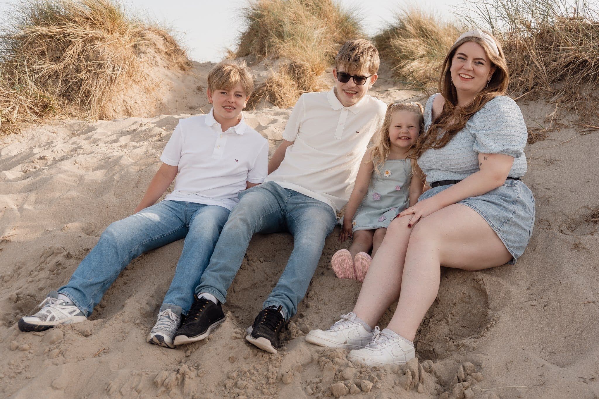 Familieshoot in de duinen, gezin met vier kinderen.