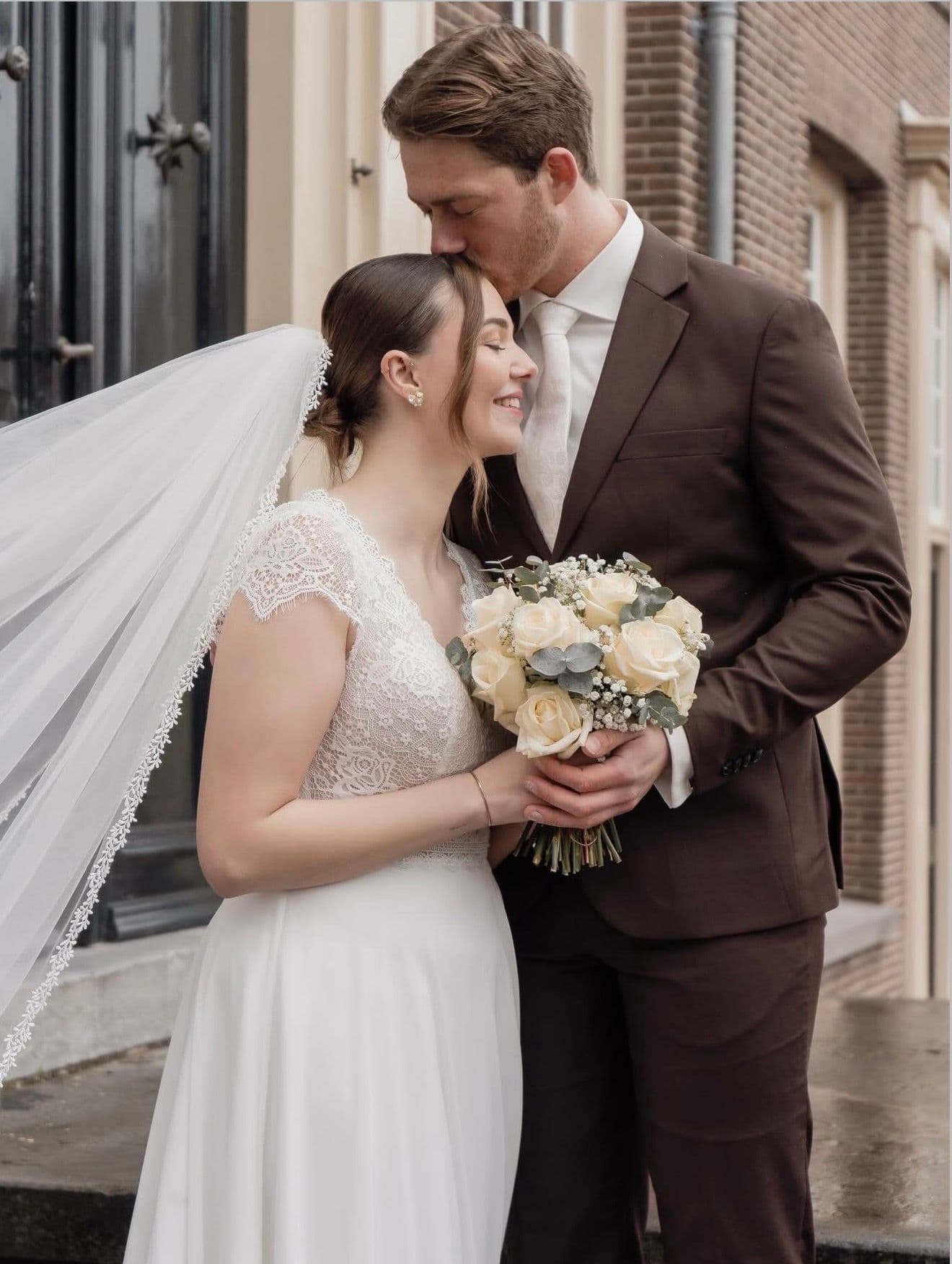 Bruidsfotografie, teder moment onder de sluier.